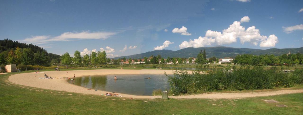 Camping La Vallee Verte Ambert Exteriér fotografie